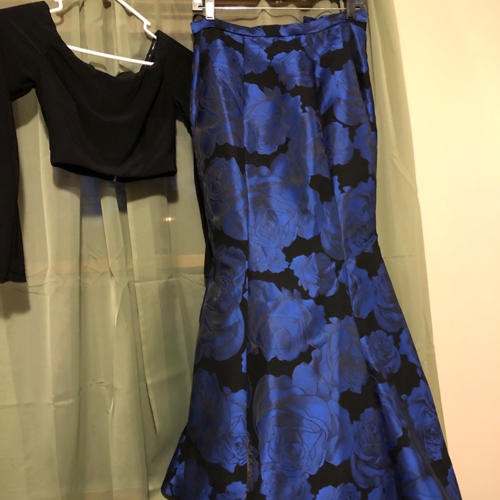Dress on the RIGHT - Picture 7 of 7